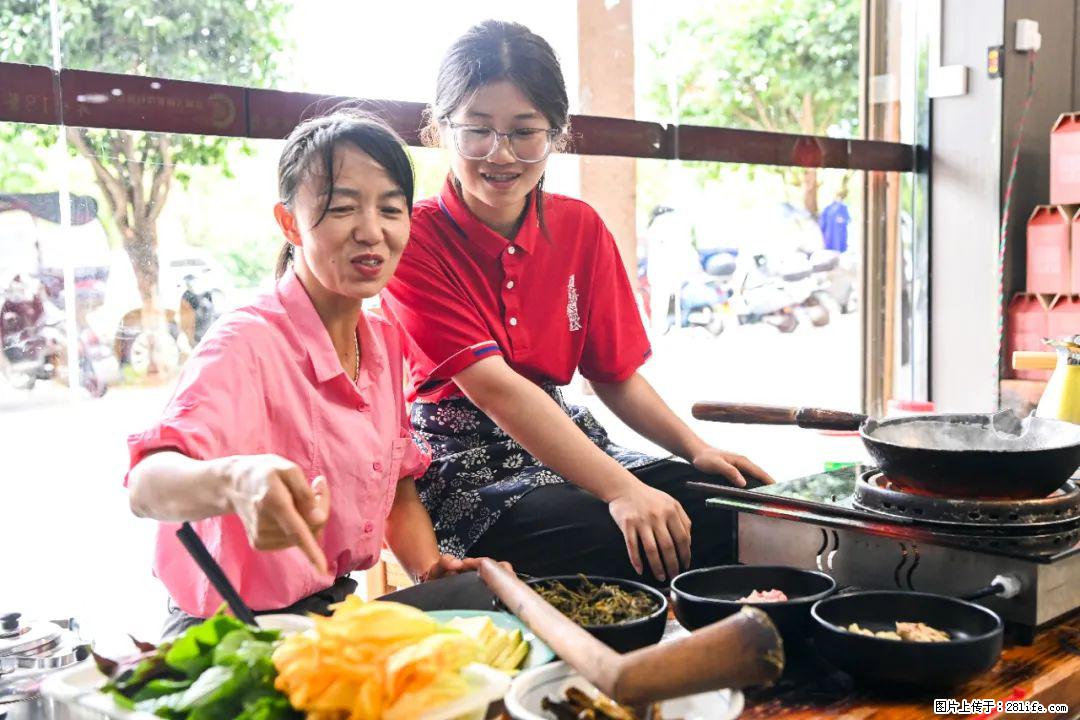 全网追的“扁担女孩”，找了一份暑假工，时薪12元 - 定西生活资讯 - 定西28生活网 dx.28life.net